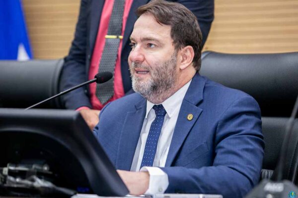 Alex Redano solicita veículo para apoiar atividades da Polícia Militar Mirim em Presidente Médici