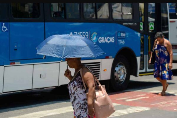 Calor intenso e desidratação elevam risco de AVC durante o verão, alerta especialista