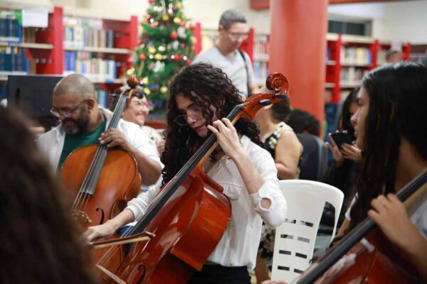 Cantata de Natal na Biblioteca Francisco Meirelles reúne alunos, famílias e comunidade em apresentações musicais