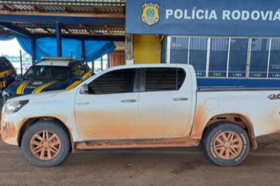 <div style="
                font-size: 18px;
                font-weight: bold;
                color: #0073aa;
                margin-bottom: 5px;
                text-transform: uppercase;
            ">VEÍCULO ROUBADO</div>PRF prende dois homens após recuperar caminhonete roubada e apreender munição em Ariquemes