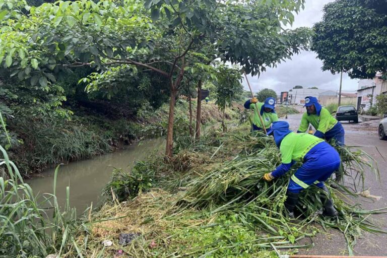 Limpeza de canal na avenida Brasília reduz risco de alagamentos em Porto Velho