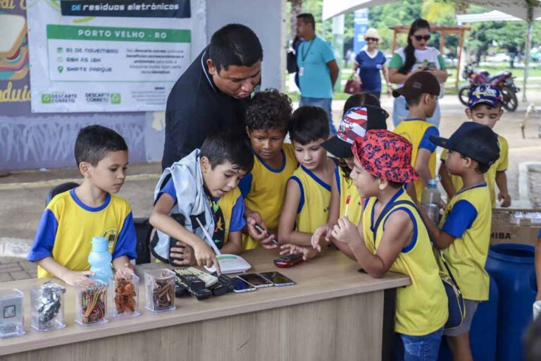 Escola Flor de Laranjeiras mobiliza alunos em ação de descarte correto de eletrônicos em Porto Velho