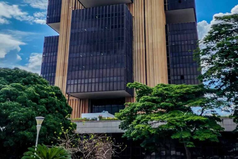 Bolsa ultrapassa 164 mil pontos e registra terceiro recorde consecutivo