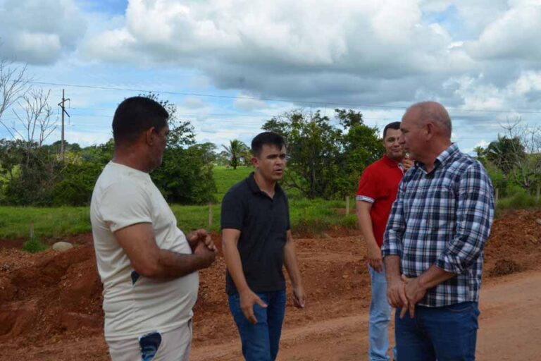 Ezequiel Neiva viabiliza instalação de tubos no rio Água Preta e garante nova travessia entre Chupinguaia e Corumbiara