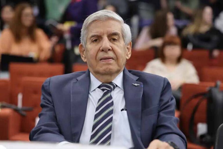 Moraes determina perícia médica para o general Augusto Heleno em prazo de 15 dias