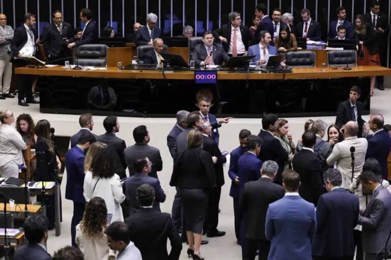 Congresso aprova LDO de 2026 com previsão de superávit