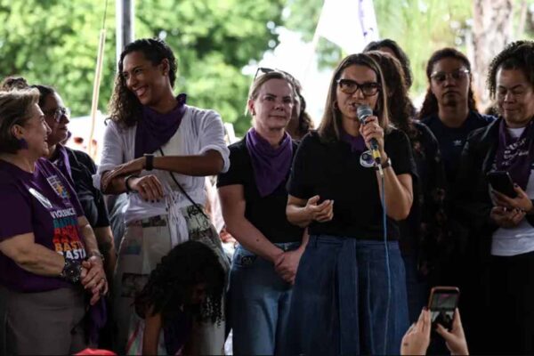 Ministras participam de ato nacional contra o feminicídio em Brasília