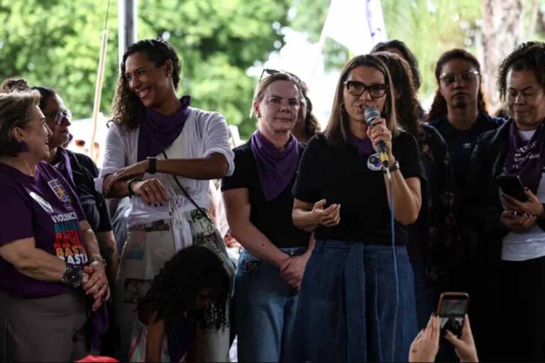 Ministras participam de ato nacional contra o feminicídio em Brasília