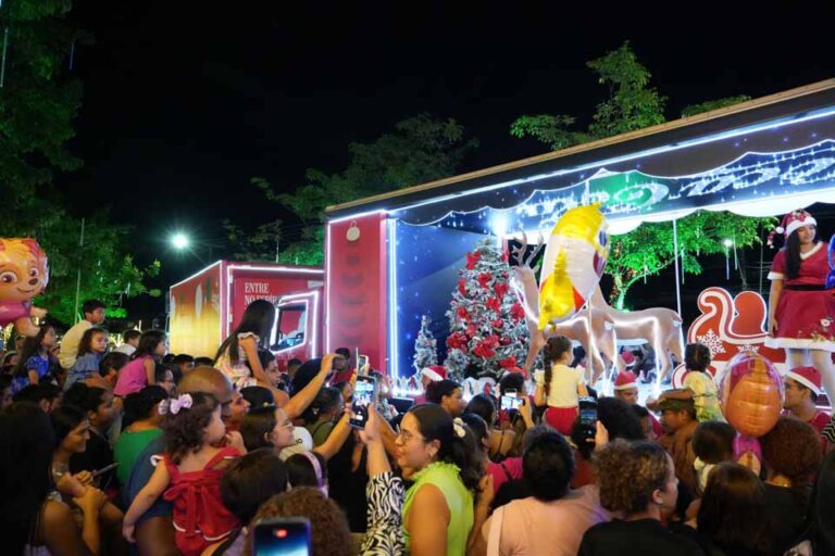 Famílias se reúnem no Parque da Cidade para acompanhar a Caravana da Coca-Cola