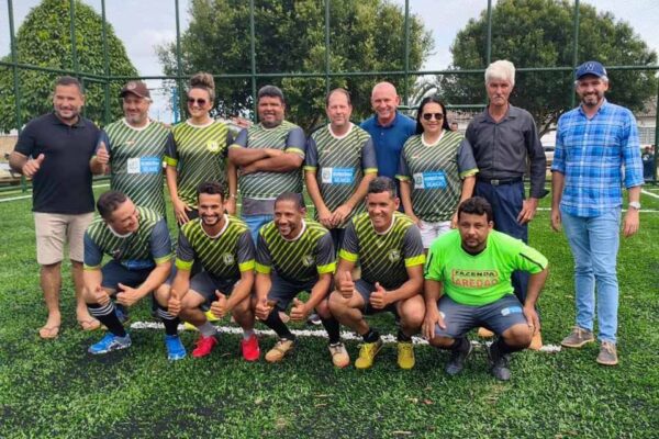 Ezequiel Neiva garante revitalização e reinauguração do campo sintético de Vale do Anari