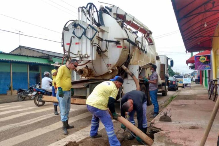 Hidrojato é utilizado pela Prefeitura para desobstruir drenagem durante período de chuvas em Porto Velho
