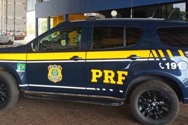 Caminhão com restrição judicial é recuperado pela PRF durante fiscalização na BR-319 em Porto Velho