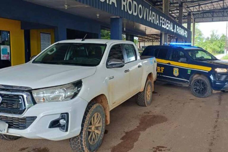 PRF prende casal com caminhonete roubada e com sinal identificador adulterado em Ji-Paraná