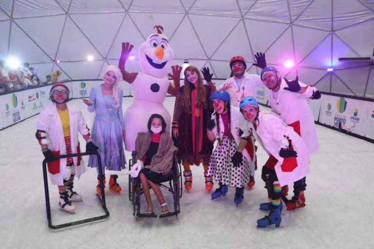 Hospital Infantil Cosme e Damião leva pacientes crônicos para visita às luzes de Natal no Parque da Cidade