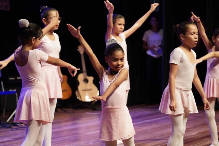 Recital do som na Leste reúne famílias no Teatro Guaporé