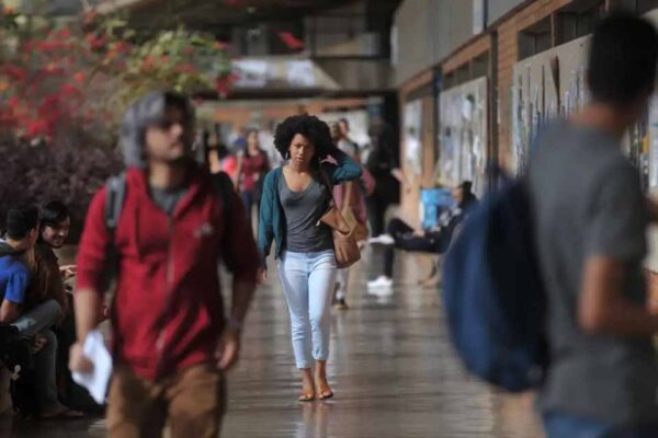 Orçamento de 2026 prevê redução de quase R$ 500 milhões para universidades federais, aponta Andifes