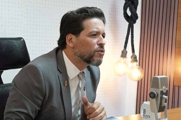 “Eu sou da direita e os valores da direita não pertencem a Bolsonaro”, diz deputado Rodrigo Camargo