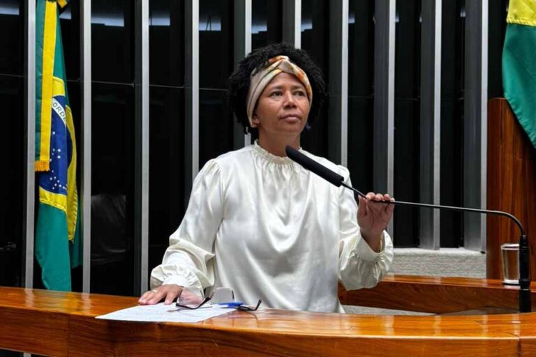 Sílvia Cristina pressiona Câmara por votação da PEC 101 que garante plano de saúde a servidores da extinta Sucam