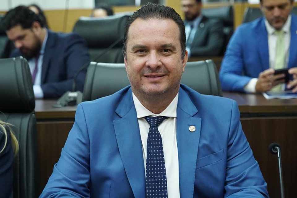 Recurso de R$ 1,3 milhão destinado por Dr. Luís do Hospital será usado na recuperação de estradas rurais de Theobroma