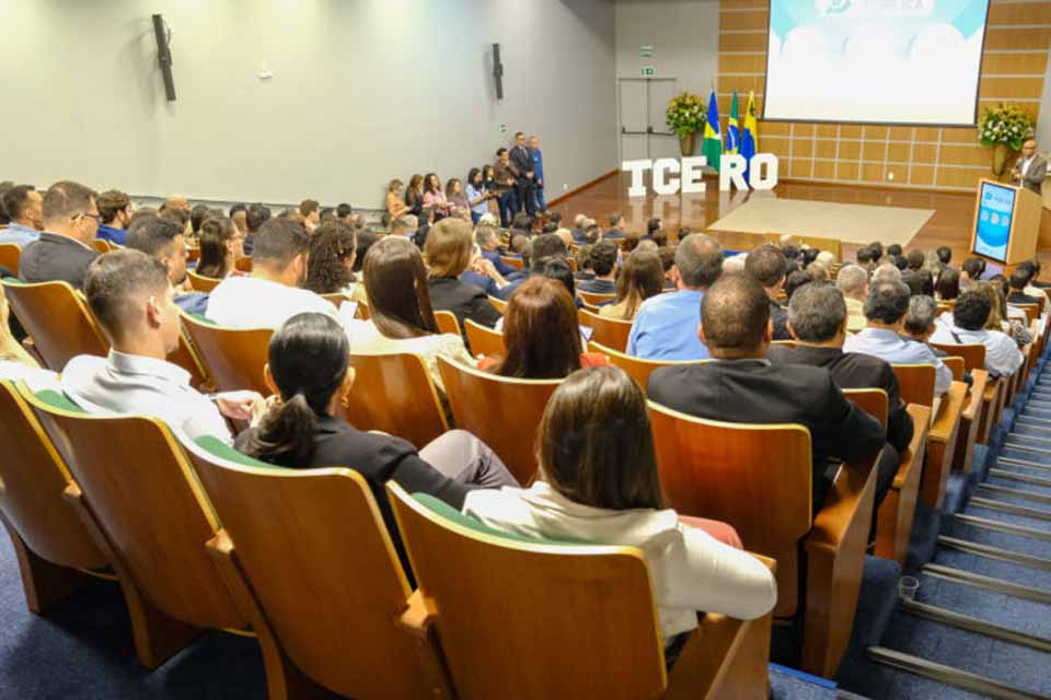 Instituições de Rondônia são certificadas por transparência em cerimônia no TCE-RO