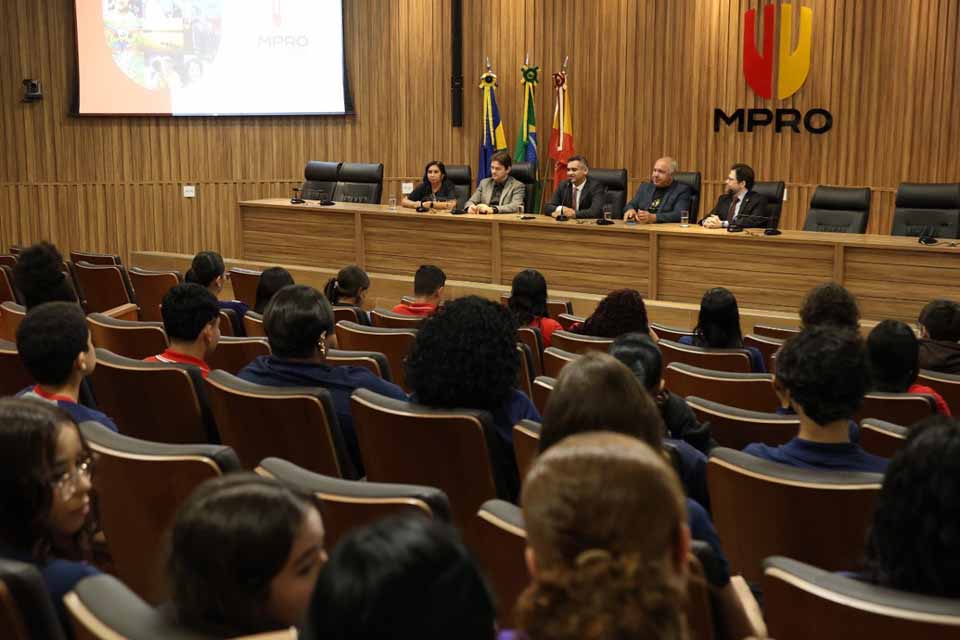 MPRO realiza 4ª edição do projeto “Eu Visto Essa Camisa” com estudantes em Porto Velho