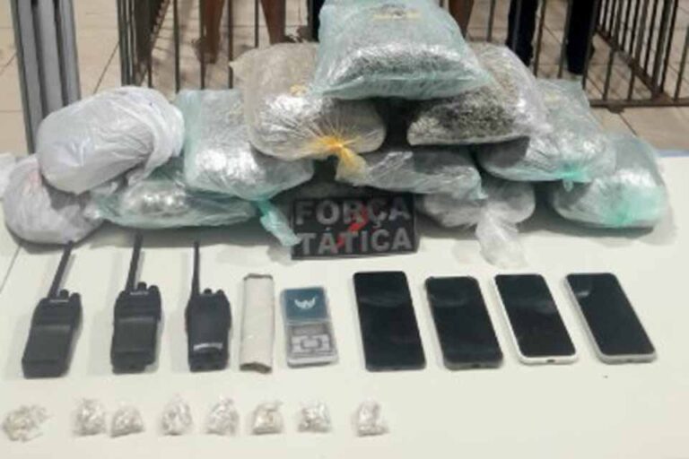 Ação conjunta da PMRO e FICCO resulta na detenção de quatro pessoas e apreensão de entorpecentes