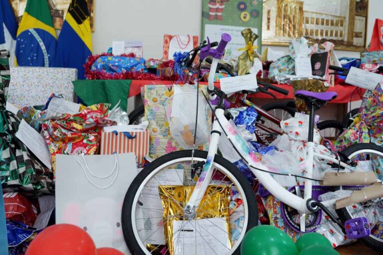 Prefeitura de Porto Velho participa da campanha Papai Noel dos Correios e entrega mais de 500 presentes
