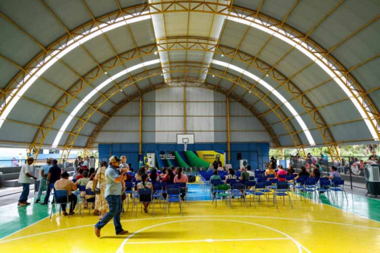 Governo de Rondônia entrega quadra poliesportiva em escola municipal de Monte Negro