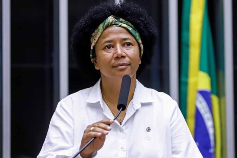 Justiça determina remoção de postagem ofensiva contra Sílvia Cristina em Rondônia