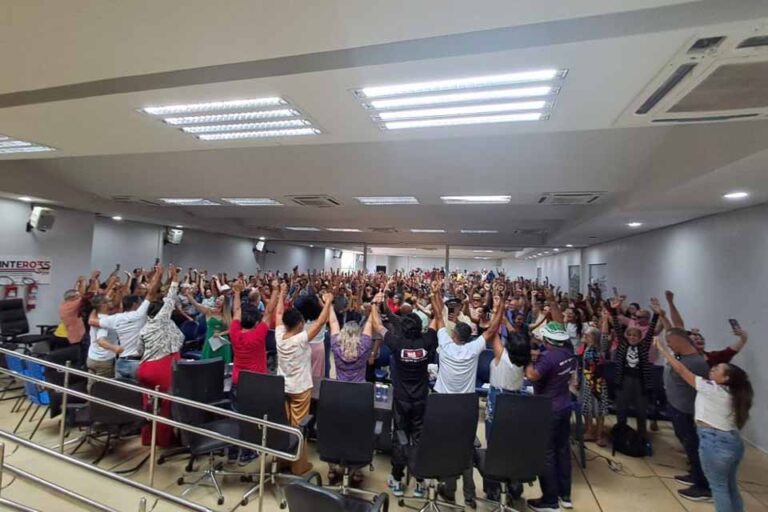 Prefeitura de Porto Velho paga retroativo do piso do magistério após acordo judicial