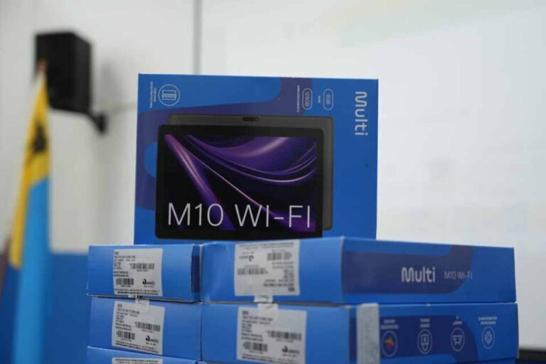 Entrega de tablets alcança mais de 500 estudantes em Jaci-Paraná