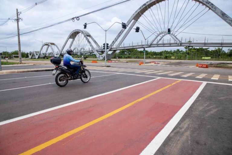 Direita livre em cruzamentos de Porto Velho já reduz filas e melhora a fluidez do trânsito