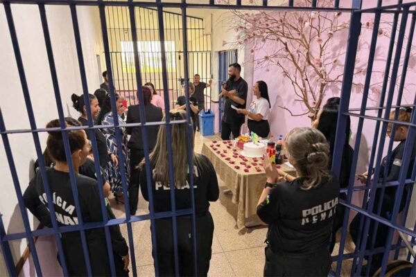 Ação evangelística no Presídio Feminino reúne OMERON e parceiros em atividades com internas e policiais penais