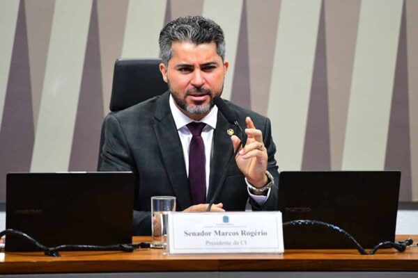 Mensagem de Ano-Novo de Marcos Rogério tem foco nacional, defesa de Bolsonaro e críticas ao Judiciário, sem citar Rondônia