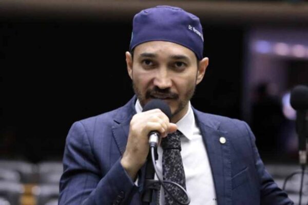 Deputado Fernando Máximo anuncia emenda para aquisição de 200 fuzis destinados às polícias de Rondônia