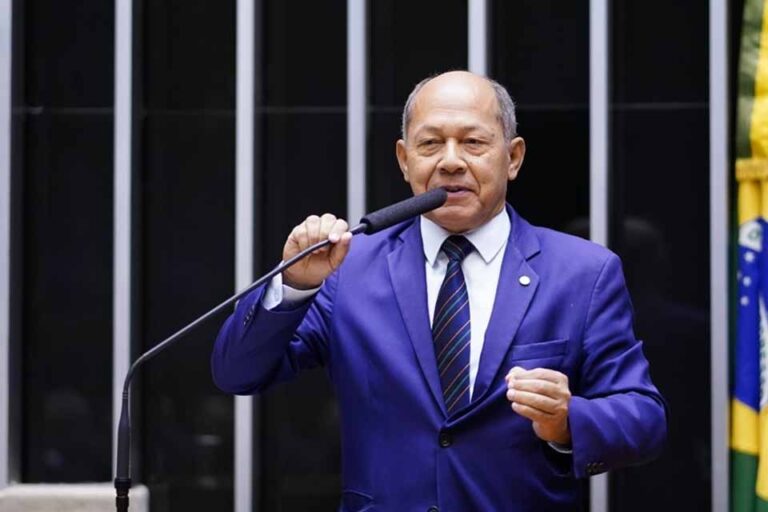 Justiça rejeita cobrança contra campanha de Coronel Chrisóstomo e reconhece quitação de serviços gráficos