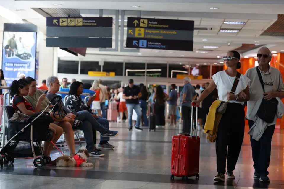 <div style="
                font-size: 18px;
                font-weight: bold;
                color: #0073aa;
                margin-bottom: 5px;
                text-transform: uppercase;
            ">TRANSPORTE AÉREO</div>Movimentação aérea no Brasil cresce 9,4% em 2025 e alcança quase 130 milhões de passageiros