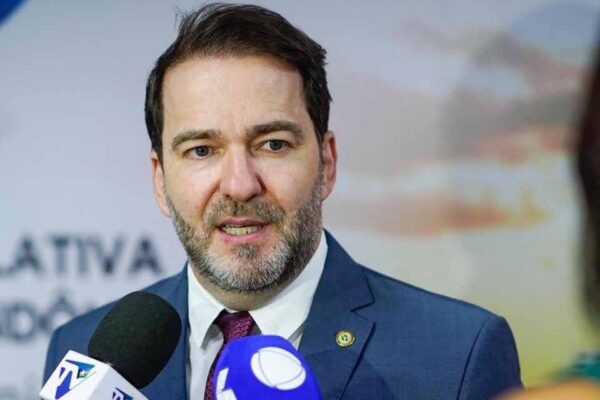 Alex Redano solicita criação de postos do IML e contratação de legistas no interior de Rondônia