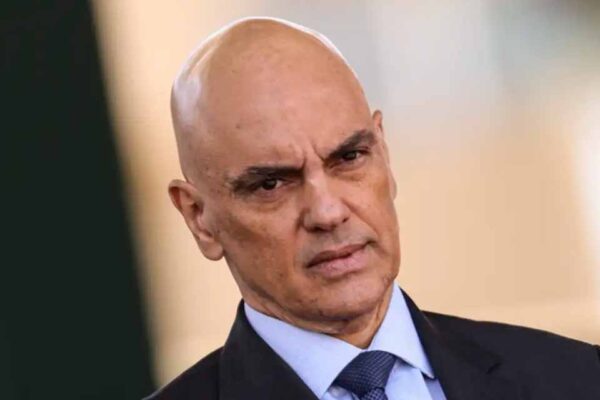 Alexandre de Moraes nega reunião com ex-presidente do BRB em residência de banqueiro