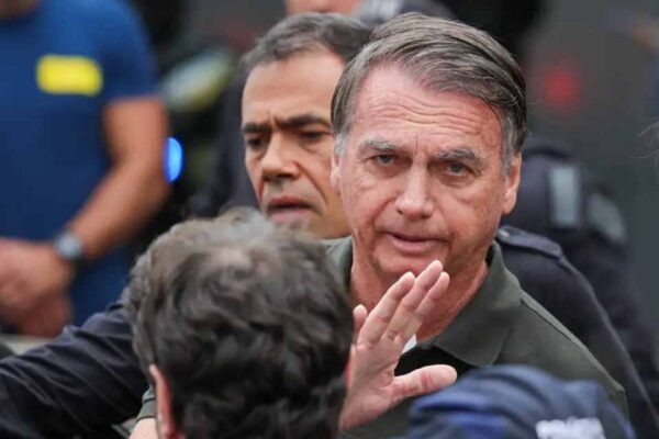 Defesa renova pedido de prisão domiciliar de Bolsonaro ao STF com base em laudos médicos