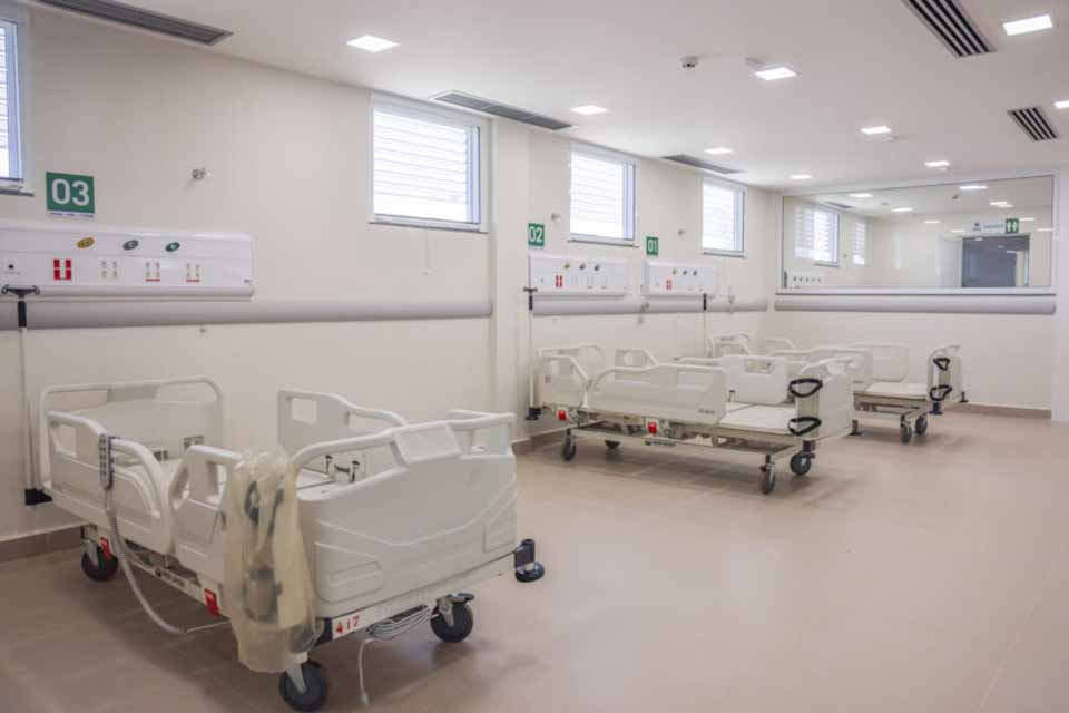 <div style="
                font-size: 18px;
                font-weight: bold;
                color: #0073aa;
                margin-bottom: 5px;
                text-transform: uppercase;
            ">OBRAS NA SAÚDE</div>Reforma e ampliação do Cemetron em Porto Velho são entregues com novos leitos clínicos e de UTI