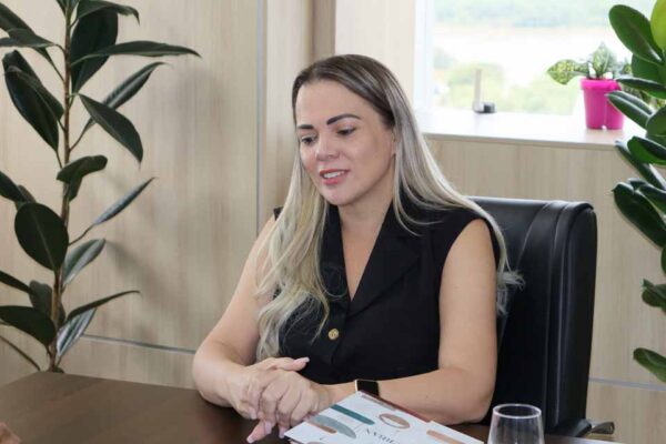 Cláudia de Jesus cobra cronograma e dados técnicos sobre implantação da Policlínica Porte II em Ji-Paraná