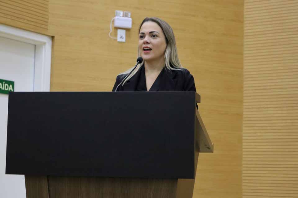 <div style="
                font-size: 18px;
                font-weight: bold;
                color: #0073aa;
                margin-bottom: 5px;
                text-transform: uppercase;
            ">ENERGIA RENOVÁVEL</div>Deputada Cláudia de Jesus propõe isenção de ICMS para energia solar em Rondônia