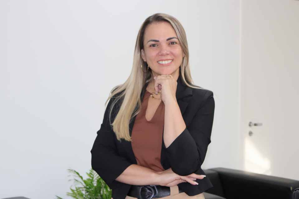 <div style="
                font-size: 18px;
                font-weight: bold;
                color: #0073aa;
                margin-bottom: 5px;
                text-transform: uppercase;
            ">CASA DA MULHER BRASILEIRA</div>Cláudia de Jesus articula liberação da Casa da Mulher Brasileira e projeto avança para licitação em Porto Velho