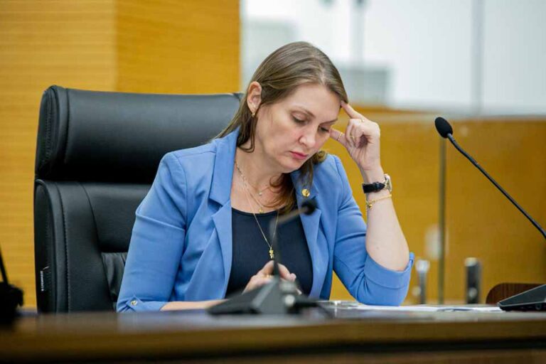 Deputada Gislaine Lebrinha destina R$ 100 mil para medicamentos na saúde de Governador Jorge Teixeira