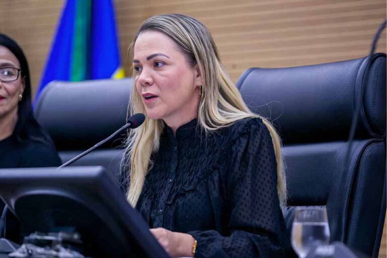 Cláudia de Jesus cobra regulamentação de lei que cria carteira da pessoa com fibromialgia em Rondônia