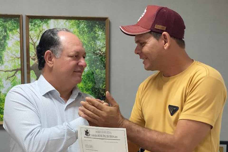 <div style="
                font-size: 18px;
                font-weight: bold;
                color: #0073aa;
                margin-bottom: 5px;
                text-transform: uppercase;
            ">EMENDA IMPOSITIVA</div>Pedro Fernandes destina R$ 200 mil para compra de medicamentos do Hospital de Urupá