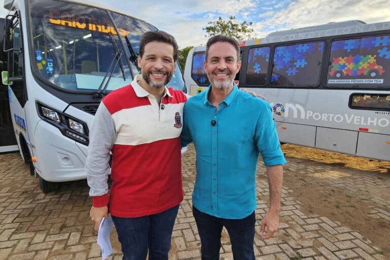 Delegado Camargo acompanha entrega de cinco micro-ônibus e reforça expansão do transporte inclusivo em Porto Velho