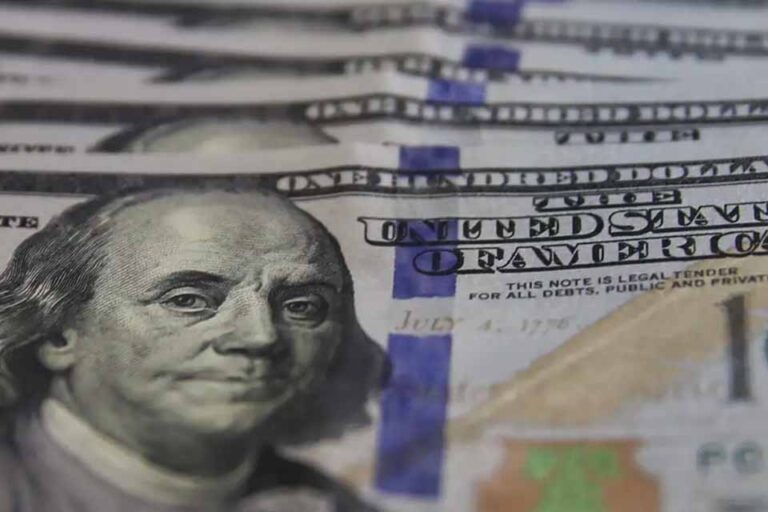 Dólar recua para R$ 5,36 após dados fracos do emprego nos EUA; Ibovespa volta aos 163 mil pontos