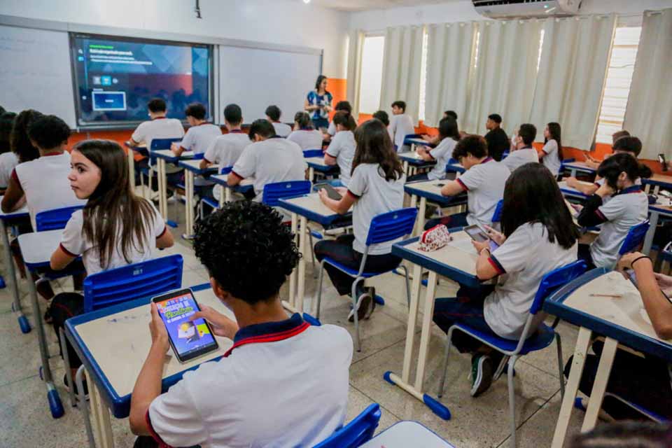 <div style="
                font-size: 18px;
                font-weight: bold;
                color: #0073aa;
                margin-bottom: 5px;
                text-transform: uppercase;
            ">MONITORAMENTO ESTUDANTIL</div>Rondônia alcança 4º lugar nacional em acompanhamento da frequência escolar em 2025